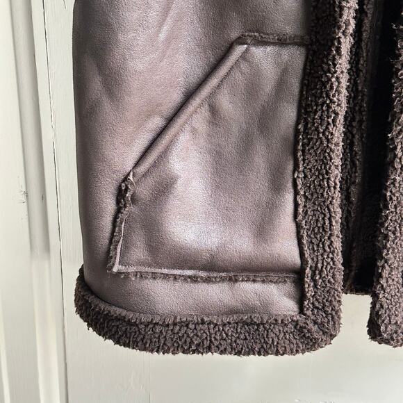 Future Collective x Reese Blutstein Faux Shearling Lined Leather Vest - Picture 4 of 8